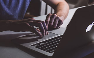 爱游戏app下载-曼联客场战平曼城晋级欧冠八强成悬念！