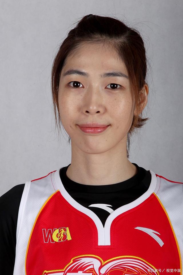 女子足球比赛场上，中国选手们呈现出色风采的简单介绍